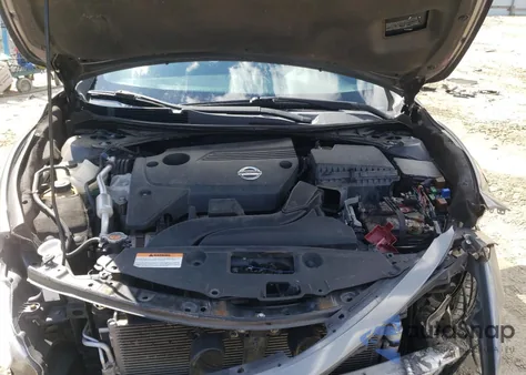 2015 Nissan Altima 2.5 z USA, uszkodzony, nr VIN 1N4AL3AP8FC452736